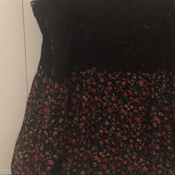 Floral tank top with lace - Picture 2 of 3